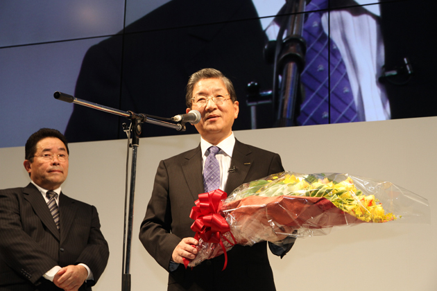 受賞した喜びを語る志賀COO