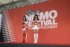 [NISMO FESTIVAL]MOTULサーキットレディ高橋美咲(左)とAUTECHレースクイーン 美波千夏(右)