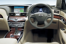 日産 フーガ ハイブリッド「Aパッケージ」　運転席周り