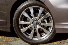 「ホンダ インサイト エクスクルーシブ XL インターナビセレクト」専用16インチアルミホイール+185/55R16 83Vタイヤ