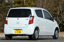 「スズキ アルト エコ」　リアビュー