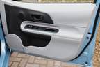 トヨタ アクア（AQUA）運転席ドア[Sグレード・内装色：クールブルー／シート表皮：S用ファブリック]