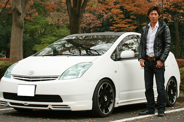 望月大地選手と愛車のトヨタ プリウス