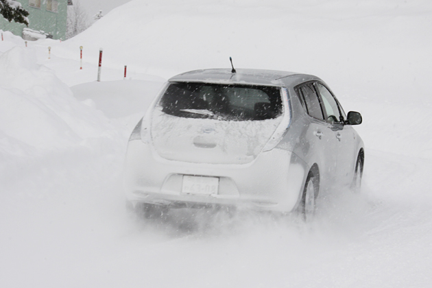 日産 リーフ 雪上走行イメージ