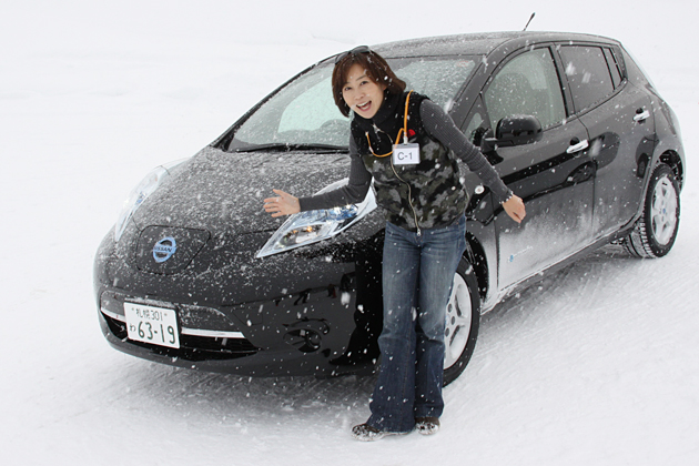 日産 リーフと飯田裕子さん