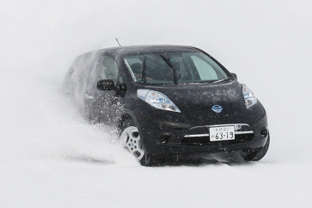 日産 リーフ 雪上試乗レポート 飯田裕子 1 3 徹底検証 12年新型車種ー試乗レポート Mota