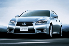 レクサス 新型GS450h version L(ソニックシルバー)