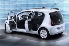 フォルクスワーゲン 4ドア「up！」