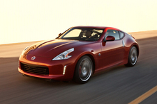 日産 新型 370Z[北米仕様・2013年モデル](日本名「フェアレディZ」)[ボディカラー：マグマレッド(新色)]