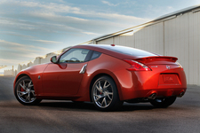 2013年モデル 日産 新型 370Z[北米仕様](日本名「フェアレディZ」)　リアビュー