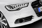 新型「Audi A6 Avant」[画像は欧州仕様車]　バイキセネンヘッドライト(LEDヘッドライト)　点灯時