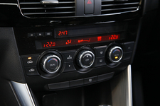 マツダ CX-5 運転席/助手席独立コントロールフルオートエアコン(花粉除去フィルター付)