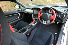 トヨタ 86(ハチロク)GT インパネ&フロントシート