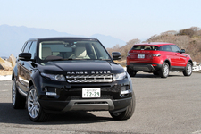 RANGE ROVER EVOQUE(レンジローバー イヴォーク)[左]とRANGE ROVER EVOQUE COUPE(レンジローバー イヴォーク クーペ)[右奥]　エクステリア　イメージ