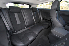 レンジローバー イヴォーク クーペ「ピュア(Pure)」 リアシート