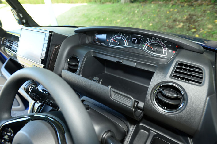 ホンダ 新型N-BOXカスタム（2017年9月フルモデルチェンジモデル）