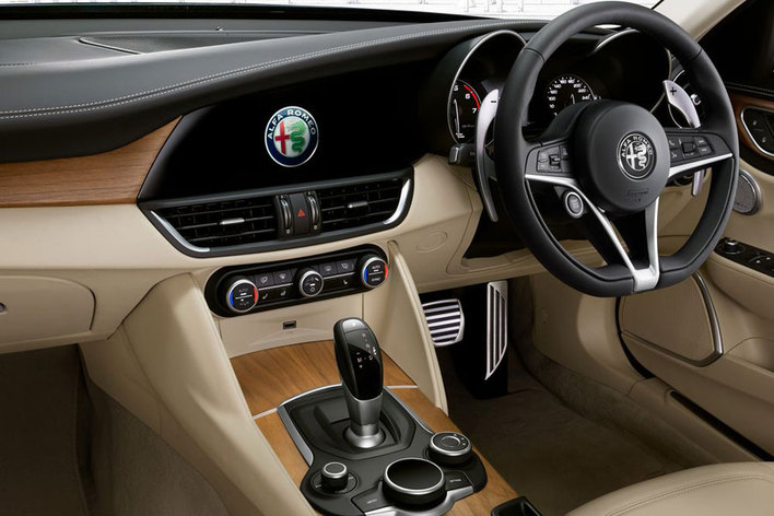 アルファロメオ 新型ジュリア スーパー