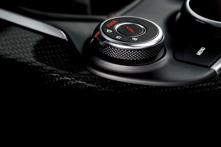 アルファロメオ 新型ジュリア クアドリフォリオ