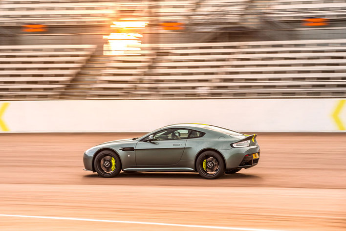 V8 Vantage AMR