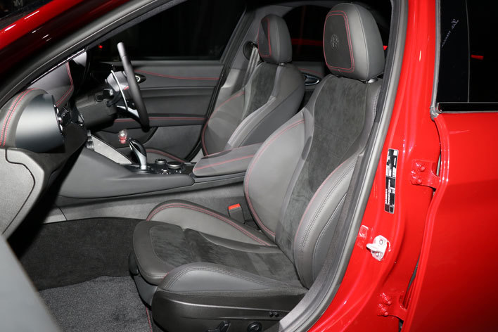 アルファロメオ ジュリア　フロントシート(前席)