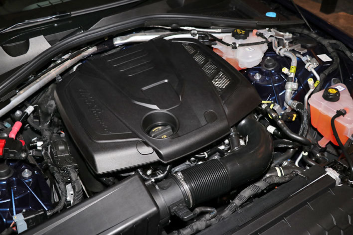 アルファロメオ ジュリア　2リッター直列4気筒マルチエアツインスクロールターボエンジン(200ps)