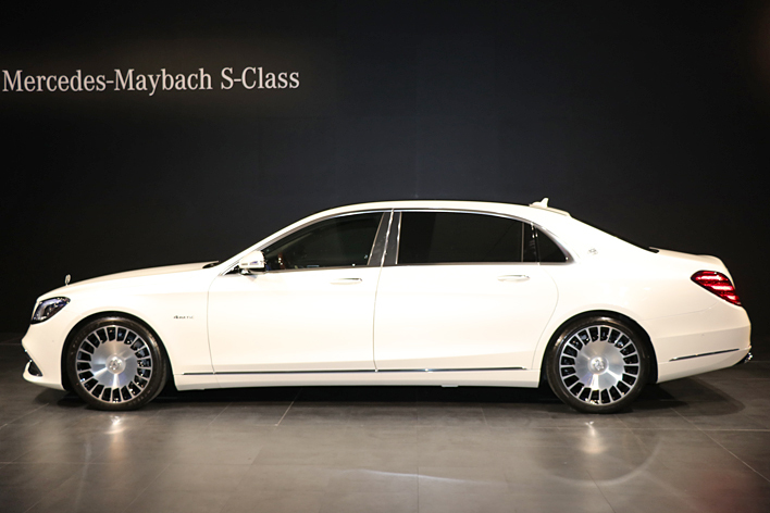 Mercedes-Maybach S560 4MATIC（ダイヤモンドホワイト）