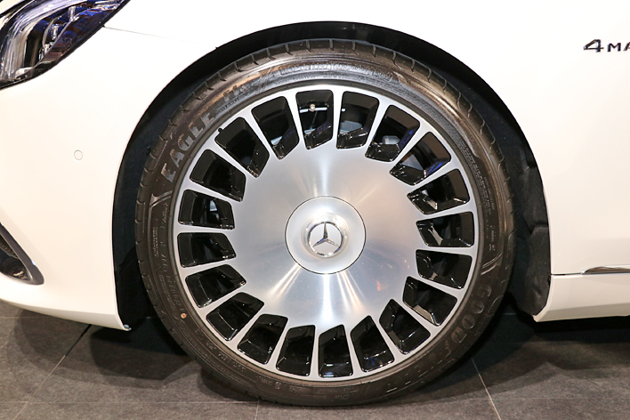 Mercedes-Maybach S560 4MATIC（ダイヤモンドホワイト）
