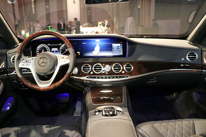 Mercedes-Maybach S560 4MATIC（ダイヤモンドホワイト）