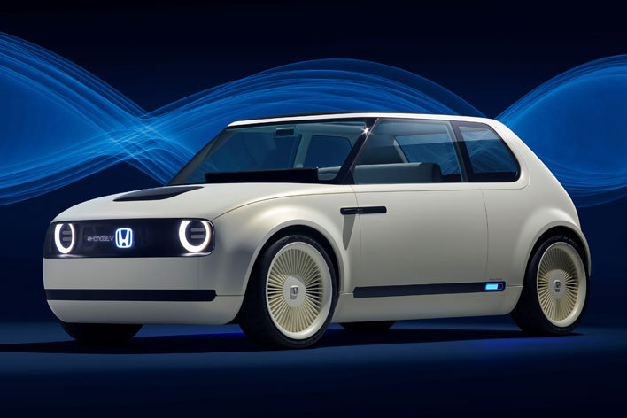 東京モーターショー2017に出展された「Honda Urban EV Concept（ホンダ・アーバン・イーブイ・コンセプト）」,2020年8月に市販化された「Honda e（ホンダ・イー）」