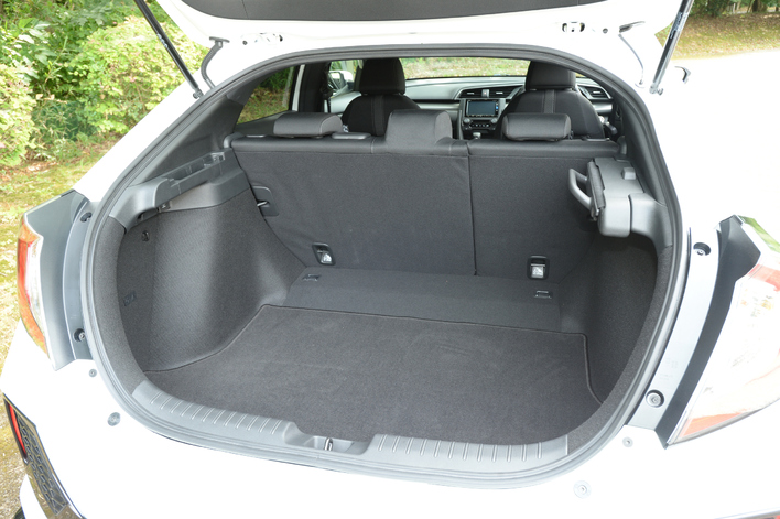 ホンダ 新型シビック Vs スバル インプレッサスポーツ どっちが買い 人気の国産ハッチバックを徹底比較 2 3 徹底比較 人気新型車比較年 Mota