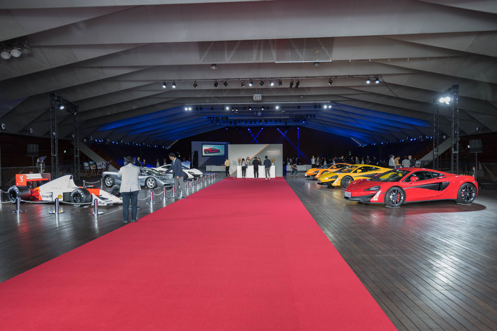 贅沢すぎる超高速オープンカー マクラーレン570sスパイダー ジャパンプレミア発表会レポート 画像ギャラリー No 6 新型車リリース速報 Mota 贅沢すぎる超高速オープンカー マクラーレン570sスパイダー ジャパンプレミア発表会レポート 画像ギャラリー No 6 新型車リリース速報 Mota