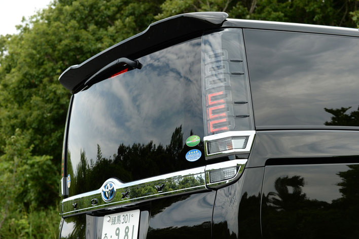 トヨタ 新型ヴォクシー ハイブリッド（2017年7月マイナーチェンジ）