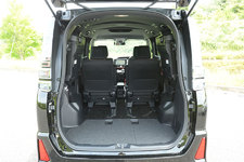 トヨタ 新型ヴォクシー ハイブリッド（2017年7月マイナーチェンジ）