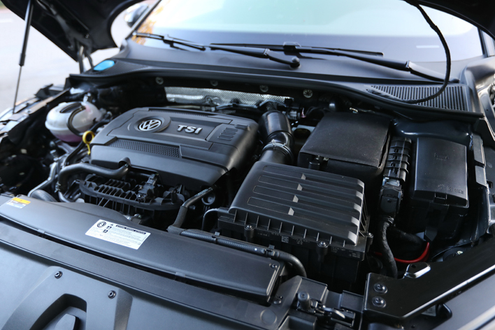 フォルクスワーゲン新型アルテオン試乗／竹岡圭