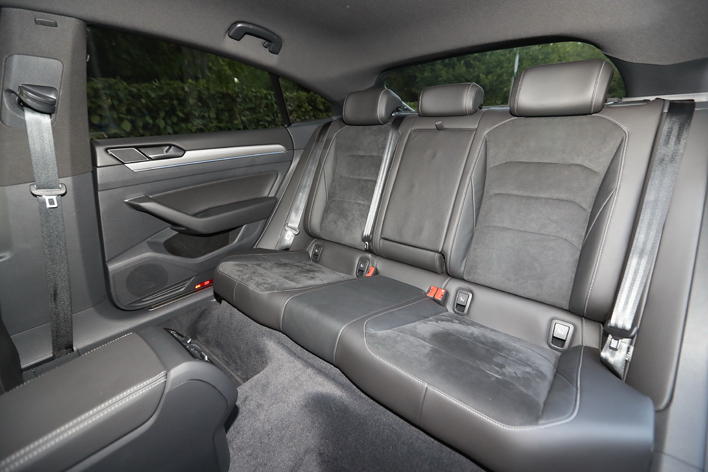 フォルクスワーゲン新型アルテオン試乗／竹岡圭