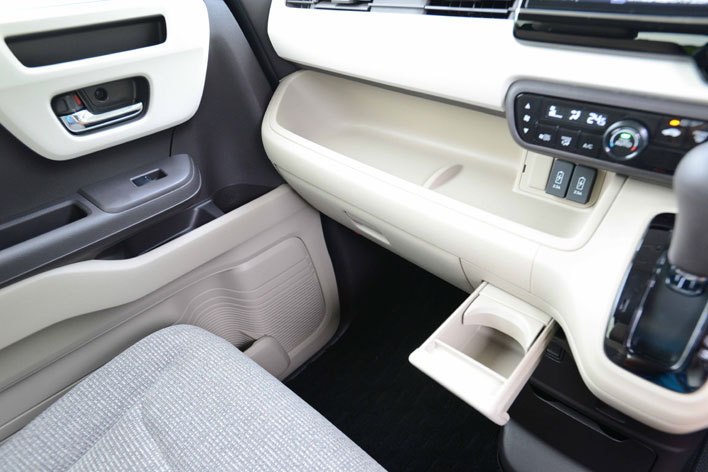 ホンダ N-BOX　インテリア