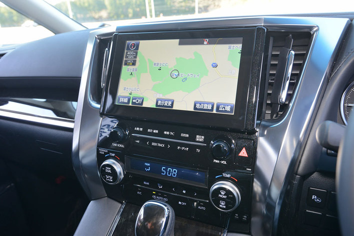 写真はトヨタ 新型ヴェルファイア　HYBRID ZR