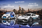 Mercedes-AMG Project ONE（右）／スマート ビジョン EQ フォーツー（左）