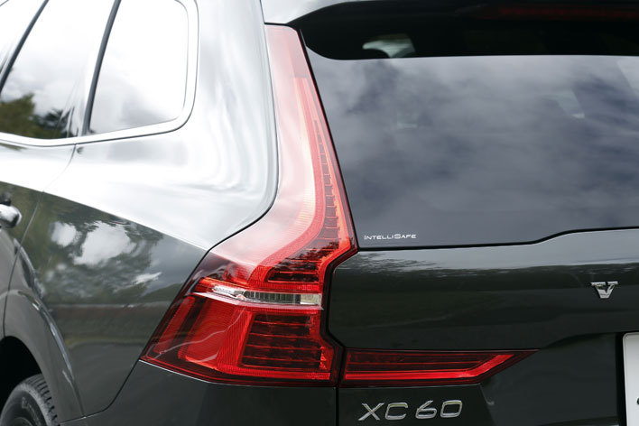 ボルボ 新型XC60 T5 AWD