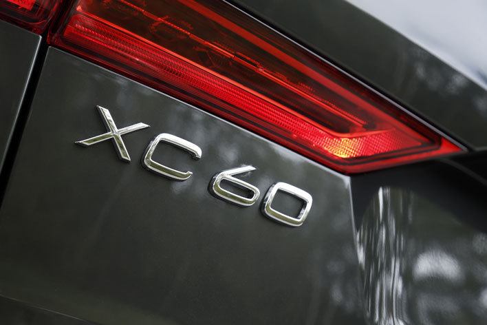 ボルボ 新型XC60 T5 AWD