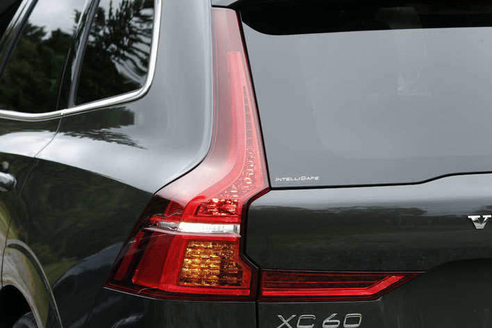 ボルボ 新型XC60 T5 AWD