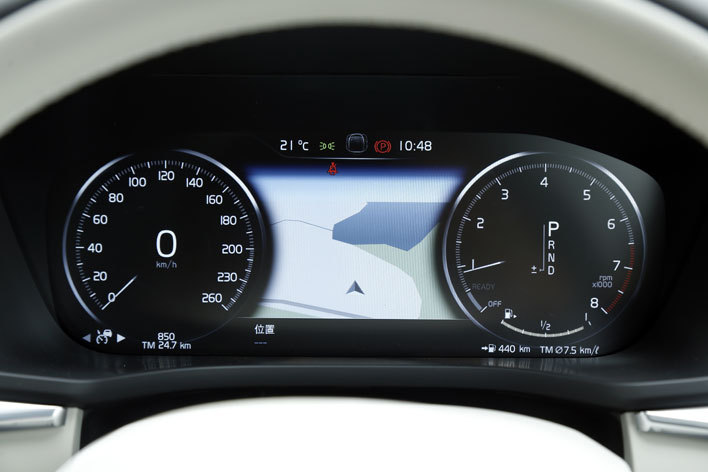 ボルボ 新型XC60 T5 AWD