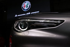 新型アルファロメオ ジュリア発表会でサプライズ公開されたSUVモデル「アルファロメオ ステルヴィオ」
