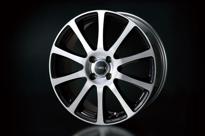 トヨタ　カローラアクシオ（TRDパーツ）