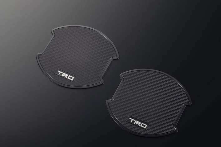 トヨタ　カローラアクシオ（TRDパーツ）