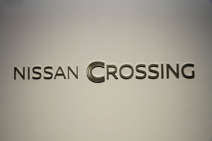 NISSAN CROSSING