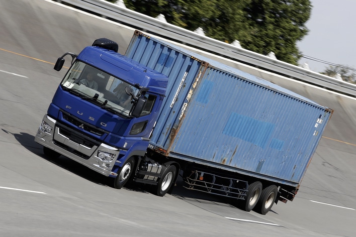 三菱ふそう「スーパーグレート」トラクター試乗＆解説｜21年ぶりのフル