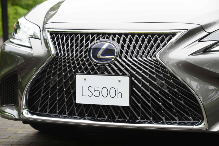 レクサス新型LS500h version L ボディカラー：マンガンラスター