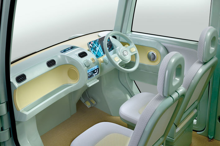 まさかの全高約2m！ダイハツのEV商用車コンセプトの背が高すぎる