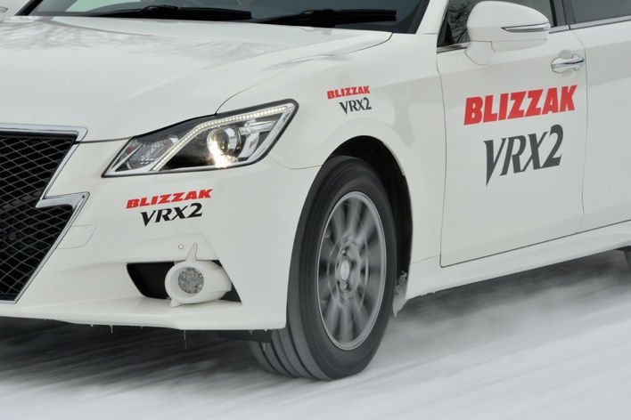 ブリヂストン 新型スタッドレスタイヤ Blizzak Vrx2 を試走 装着率no 1ブランド ブリザック 最新モデルの実力を徹底試乗 評価 する 徹底検証 17年新型車種ー試乗レポート Mota ブリヂストン 新型スタッドレスタイヤ Blizzak Vrx2 を試走 装着率no 1ブランド ブリザック 最新モデルの実力を徹底試乗 評価 する 徹底検証 17年新型車種ー試乗レポート Mota